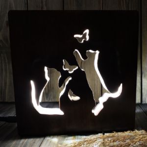 Светильник из липы с кошками