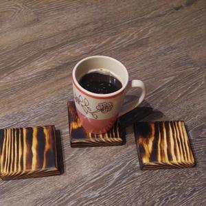 Подставка под горячее, натуральный массив сосны с обжигом, обработана льняным маслом, размер 100*100*18