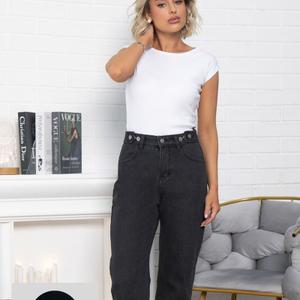 Джинсы утеплённые в цвете графит от бренда LT Collection. Джинсы созданы, чтобы подчеркнуть ваши лучшие стороны и придать идеальную форму вашему силуэту. Джинсы женские утепленные широкие серые. Теплые прямые джинсы с высокой посадкой — идеальный вариант на зиму, прохладную весну и осень. Наличие карманов обеспечивает комфорт и свободу движений. Температурный режим: от +10 °C  до  -20 °C градусов.