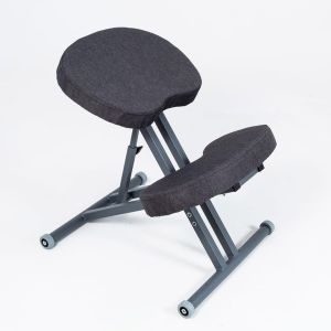 Коленный стул (ортопедический стул) , рассчитан на рост от 110см до 190см, выдерживает нагрузку до 130 кг.
Плюс нашего стула это состав входящий в наполнитель КОКОСОВАЯ КОЙРА.