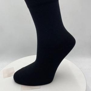 Черные хлопковые носки — комфорт на каждый день
Мягкие и дышащие носки из натурального хлопка. Хорошо тянутся, плотно сидят на ноге и не сползают. Бесшовная технология предотвращает натирание, обеспечивая комфорт в течение всего дня. Подходят для повседневной носки, спорта и дома.
Преимущества:
• натуральный хлопок
• хорошо тянутся
• бесшовная технология
• дышащий материал
• универсальный базовый цвет