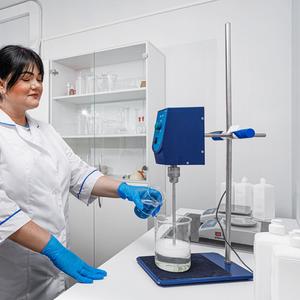 Компания Энтер Кемикалс имеет свои производственные линии и несколько лабораторий. 
Собственные формулы для продуктов и полный цикл производства обеспечивают подтвержденное экспертизой качество и результативность всех видов товара. 
Компания специализируется на производстве авто химии и бытовой химии.