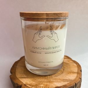 Свеча в стакане с деревянной крышкой