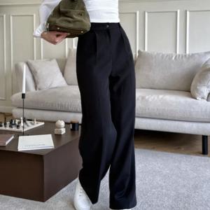 Брюки палаццо классические👖
Без утеплителя 
Без подкладки
Посадка:  высокая
Вид застежки: молния, пуговица
Элементы: складки, клеш, дышащий материал
Под ключ: 720р