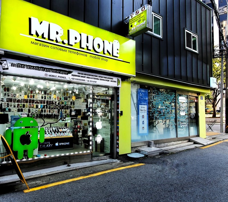 Магазин корейских телефонов. Магазины электроники в Южной Корее.