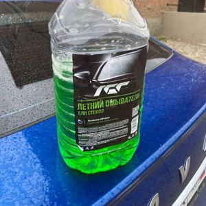 Летняя стеклоомывающая жидкость 4.5 л (аромат зеленое яблоко)

Предлагаем к оптовой продаже летнюю стеклоомывающую жидкость в удобной таре 4.5 литра. Продукт эффективно удаляет пыль, следы насекомых и дорожную грязь, не оставляет разводов, обеспечивает хорошую видимость при эксплуатации автомобиля.

Имеет приятный, не резкий аромат. Отлично подходит для регулярного использования и перепродажи в сезон весна–лето.

Подходит для:
— автомагазинов
— автомоек
— СТО и шиномонтажей
— розничных точек
— уличной торговли

Условия по цене:

— от 100 шт: 110 ₽ / 4.5 л
— от 50 шт: 125 ₽ / 4.5 л
— от 10 шт: 140 ₽ / 4.5 л

Цена указана без учета доставки.

Преимущества:

✔ Удобный объем 4.5 литра
✔ Стабильное качество
✔ Высокий сезонный спрос
✔ Подходит для перепродажи с наценкой
✔ Быстрая оборачиваемость

Дополнительно:

— В наличии все необходимые документы
— Возможна продажа оптом и мелким оптом
— Рассматриваем индивидуальные условия при крупных объемах
— Возможна работа под реализацию (обсуждается индивидуально)