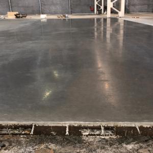 Процесс устройства промышленного пола с помощью топпинга Bau Schild