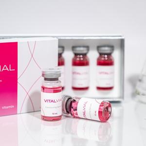 Vital Vial — эффективный инъекционный препарат для коррекции жировых отложений и улучшения контура тела

В составе Vital Vial — деоксихолевая кислота, лецитин, бромелаин и рибофлавин. Эти компоненты совместно способствуют разрушению жировых клеток, улучшению метаболизма и повышению эластичности кожи.

Преимущества:
Растворяет локальные жировые отложения
Уменьшает проявления целлюлита
Улучшает текстуру и тонус кожи
Безопасен и эффективен при профессиональном применении
