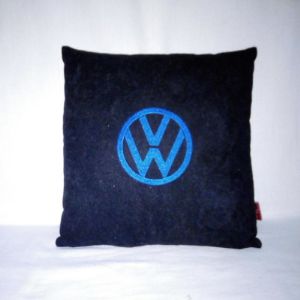 Подушка автомобильная с вышитым логотипом автомобиля