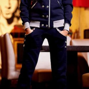 №7221. Спортивный костюм: манжеты на рукавах и штанах, капюшон, пуговицы. Отличный вариант для активного отдыха!