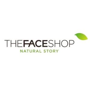 Face Shop  - косметика, открывающая красоту

Красота от природы – для каждого

Косметический бренд Face Shop много лет помогает людям открывать красоту, которой их одарила природа. ООО «КореаТрейд» - крупный оптовый поставщик косметики Face Shop в Россию. Мы закупаем корейскую косметику оптом напрямую у производителя, и знаем о Face Shop все.

Компания появилась в 1962 году и сразу заявила о себе. В тот период мало кто слышал о натуральной косметике, поэтому ставка Face Shop на средства из природных компонентов оправдалась далеко не сразу. Однако терпеливый труд разработчиков и дизайнеров привел компанию к успеху поначалу в собственной стране, а в 2003 году вывел на мировой уровень. Сегодня продукцию Face Shop можно купить в 930 фирменных магазинах в 22 странах мира.

Компания по-прежнему использует в производстве своих средств только натуральные компоненты, зачастую весьма редкие и всегда эффективные. Загадочные семена чиа, способные удерживать влаги в 12 раз больше собственного веса, редкие грибы мацутаке, наполненные витаминами, фолиевой кислотой и лецитином, муцин гигантских улиток, экстракт люпина белого – все это попадает в лаборатории Face Shop, чтобы выйти оттуда в составе кремов, сывороток, эссенций. Поставщики корейской косметики оптом в Россию помогают россиянкам узнать и оценить продукцию бренда.

Синтез технологий и природы от Face Shop

Face Shop производит свою косметику, используя самые современные методы. Растения, грибы, минералы поставляют на фабрики компании в свежесобранном виде. Рис, жемчуг, вулканическая глина и остальное минеральное сырье измельчается с помощью ультразвука, в специальных экстракторах извлекаются ценные масла и активные компоненты из растительного сырья. Эта косметика - настоящее детище высоких технологий. Компании, которые занимаются продажей корейской косметики оптом со склада в Корее, давно сотрудничают с компанией Face Shop.

Для того чтобы ингредиенты будущих кремов оставались полностью стерильными, участие людей в производстве минимизировано – все процессы выполняет автоматика. Смешиваются компоненты в вакуумной камере. Это позволяет объединить составляющие косметики воедино, разбив их на частицы, которые можно разглядеть только с помощью сильнейшего микроскопа. Столь малый размер гарантирует проникновение продуктов в глубокие слои кожи, а значит, обеспечивает эффективность косметического средства.

Специалисты компании непрерывно совершенствуют методы извлечения биологически-активных компонентов, что позволяет Face Shop оставаться на шаг впереди конкурентов, благодаря чему корейская косметика оптом от этого производителя – отличная основа для бизнеса.

Face Shop ухаживает и украшает

Продукция Face Shop включает в себя все, что может потребоваться человеку для того чтобы раскрыть и подчеркнуть свою естественную привлекательность – кремы, шампуни, сыворотки, масла для лица и тела, полный спектр декоративной косметики. Косметические линейки бренда непрерывно обновляются и расширяются. На сегодняшний день особенно популярны средства для лица с маслом манго. Это ценное и дорогое масло богато жирными кислотами и антиоксидантами, благодаря чему средства из этой линейки решают все проблемы кожи – питают, увлажняют, лечат воспаления, усиливают регенерацию. Мы даем возможность российским предпринимателям купить корейскую косметику оптом у прямых поставщиков, предоставляя женщинам нашей страны шанс сохранить молодость и красоту.

Среди средств Face Shop есть еще одна популярная линия – это кремы для рук в забавных баночках с мордочками животных. Оригинальная упаковка очаровала потребителей, а содержимое баночек сделало поклонниками марки не одну тысячу женщин, поэтому эта корейская косметика оптом так востребована. В сочетании отличного качества, продуманной упаковки и доступной цены как в капле воды отразилась все философия бренда – красив каждый человек, а компания просто помогает раскрыть и усовершенствовать то, что дано природой.

Декоративную косметику компания выпускает в двух «слоях» - доступном и более дорогом. Оба варианта качественно и надежно скрывают недостатки внешности, подчеркивают достоинства и ненавязчиво ухаживают за кожей. У более дорогих продуктов чуть более сложный состав, кое в чем они более эффективны. Но качество одинаково везде, и это тоже одна из ценностей компании, так что, покупая оптом корейскую косметику Face Shop, Вы действительно инвестируете в развитие Вашего бизнеса.

Face Shop – магазин для лица

Продукция Face Shop, завоевавшая на сегодня весь мир, весьма выгодна и в экономическом плане. Компания делает все возможное для того чтобы цены на продукцию оставались доступными большинству женщин всех стран. На сегодняшний день, когда поставщики корейской косметики мелким оптом активно продвигают Face Shop на российском рынке, очевидно, что подход компании к ценообразованию остался прежним.

Face Shop – бренд со своей историей, за которой стоят многолетние исследования и качества продукции, и поведения покупателей. Разработчики компании прекрасно понимают, что недостаточно сделать отличную косметику, ее надо еще и упаковать так, чтобы ее хотелось купить. Face Shop уделяет огромное внимание упаковке, чем значительно облегчает жизнь владельцам косметических бутиков. Баночки с продукцией компании просто невозможно не взять в руки, а взяв – не купить. Маркетинговая составляющая бренда позволяет ему уже много лет оставаться впереди конкурентов по продажам и сборам. Наша компания – прямой поставщик корейской косметики оптом со склада в Москве, и собранная нами статистика подтверждает эту информацию.

Российские продавцы в последнее время все чаще обращаются к продукции Face Shop. Связано это с уверенностью в том, что средства непременно обеспечат магазину быстрый оборот и хорошую выручку. С того момента, как эта корейская косметика оптом стала доступна в России, ее количество на полках постоянно растет. Если ваш бизнес связан с женской красотой, обязательно обратите внимание на этот бренд – велика вероятность, что он станет теми «дрожжами», на которых и вырастет ваша финансовая империя.