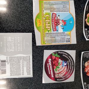 Типография ООО «Бриммер» (сайт:  ) печатает на флексо и цифровой машинах самоклеящиеся цветные этикетки с использованием следующих материалов: 
-бумага полуглянец (рвется, не темнеет при нагревании),
-полипропилен (не рвется), 
-термоТОП, термо Эко (темнеет при нагревании, используется для печати на трансферном принтере), 
-БОПП пленка (без клея),

хорошего качества, в том числе честный знак, голографические, частично выпуклые, рельефные, с тиснением, прозрачные, металлизированные, этикетки с изменяемой информацией (цифры, коды) итд.  
-Продаем риббоны разных размеров и видов.