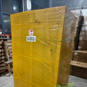 Сборный груз из Китая: история одного выкупа.
11.03.2026
Клиент обратился в компанию Бамбук Карго с задачей организовать выкуп товара из Китая. Категория товара - бижутерия. По заявке требовалось выкупить продукцию более чем у 30 различных поставщиков.
После получения ссылок на товары наша команда выполнила полный выкуп продукции, приняла груз на складе в городе Иу (Yiwu) и провела консолидацию всех позиций в одну отправку.

Что было сделано в рамках работы:

выкуп товара у более чем 30 поставщиков
приемка товара на складе в Иу
консолидация всех позиций в одну поставку
проверка количества упаковок и соответствия заказа
подготовка полного фото- и видеоотчета для клиента
согласование упаковки с заказчиком
дополнительная упаковка груза в обрешетку
Итоговые параметры груза:
вес: 158 кг
объем: 1.33 м³
тип перевозки: сборный груз
Маршрут доставки: склад в городе Иу (Китай) - Москва. После прибытия груз был передан в транспортную компанию для дальнейшей доставки клиенту.

Срок доставки составил 25 дней. Сделка прошла успешно, клиент остался доволен результатом сотрудничества.