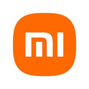 Какие есть особенности у смартфонов Mi от Xiaomi:

Высокий уровень. Устройства оснащены мощным процессором, большим экраном и камерой высокого разрешения. 
Инновационные функции. Например, турбозарядка и сканер отпечатков пальцев. 
Поддержка быстрой и беспроводной зарядки. 
Большой объём памяти. Это касается как внутренней, так и оперативной памяти. 
Продвинутые системы камер. Обычно имеют несколько модулей. 
Высококачественные AMOLED-дисплеи. 
Кроме того, все смартфоны Xiaomi работают на фирменной оболочке HyperOS, основанной на Android. Она отличается широкими возможностями кастомизации интерфейса, встроенными инструментами для оптимизации системы, регулярными обновлениями и новыми функциями.