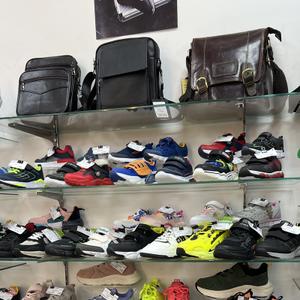 Предлагаем к закупке детский обувной ассортимент. В наличии около 900 пар детской обуви (ростовки от 18 до 36 размера) следующих брендов: Kapika, Kotofey, Kenka, Ulet, Shagovita, Zebra, Tomm, Biki, IndigoKids, LeopardKids. 
Ассортимент можно рассмотреть на нашем розничном сайте: 
Обращайтесь по телефону, можем направить подробное видео товара
 Леся