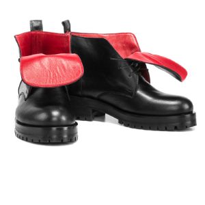 Классические ботинки на красном подкладе
Идеальная посадка, полностью ручная сборка
Натуральная высококачественная кожа
