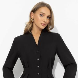 Жакет чёрный приталенного силуэта от компании Charutti, выполнен из костюмной ткани "барби". Втачные длинные рукава с декором. С подкладом. Застёжка на пуговицы. Идеальный выбор для создания женственного образа.