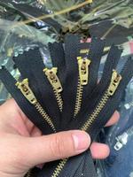 Прямые продажи металлических молний (нержавеющая сталь/латунь) из Китая. Возможность нанесения логотипа на заказ. Бесплатные образцы. Доставка на дом. 10000000000000