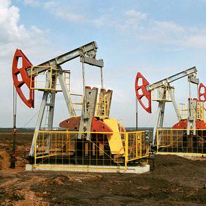 Продаем нефть сырую, товарную, подготовленную. Выход светлых нефтепродуктов в зависимости от качества нефти от 60 до 70%, содержание серы от 0,6 до 2%, воды от 0.1 до 5%. Отгрузка производится железнодорожными цистернами по тарифу нефти или газового конденсата. Цена формируется на условиях предоплаты, по реквизитной заявке покупателя с учетом стоимости железнодорожных тарифов и услуг. В страны СНГ и экспортных поставок не производим. тел. WhatsApp: 