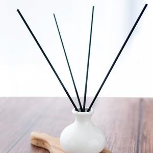 Керамическая мини-ваза. Можно использовать как вазу для мини-букетов, а можно как аромадиффузор для аромата для дома.

Высота 6 см