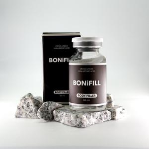 Bonifill — филлер для безопасной и эффективной контурной пластики тела

Bonifill — инновационный филлер на основе сшитой гиалуроновой кислоты высокой концентрации (24 мг/мл), специально разработанный для моделирования и увеличения объема различных зон тела — ягодиц, груди, ног и других.

Преимущества Bonifill:
Высокая плотность и вязкость для стабильного объема и четкого контура
Длительный результат — до 12–15 месяцев
В составе есть лидокаин для минимизации дискомфорта при процедуре
Технология равномерного распределения и медленного рассасывания
Возможность обратимости с помощью гиалуронидазы
