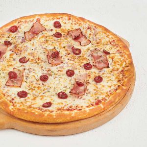 Пицца Мясная  (соус, лук красный, сыр моцарелла, ветчина, бекон, колбаски)