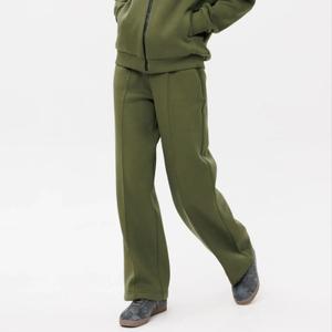 Женские спортивные костюмы