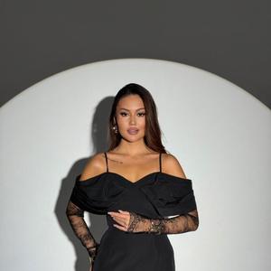 Платье с кружевом