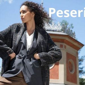 Peserico - это марка высокой моды Made in Italy, родившаяся в 1962 году.
Качество материалов, пристальное внимание к деталям и великие традиции - основные характеристики бренда. Коллекции представляют собой сочетание современной и динамичной одежды, но в то же время изысканной, трезвой и универсальной для любого случая.