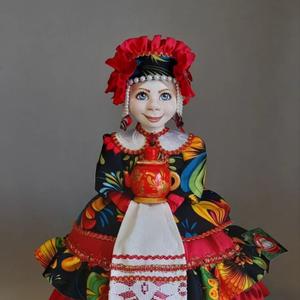 коллекция "Жостово"
Глубокий черный глянец и пышное цветение живых букетов. Торжественность, благородство и неповторимый русский колорит. Изысканный подарок для тех, кто выбирает роскошь в каждой детали