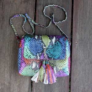 Женская сумочка из разноцветной шкурки питона. 