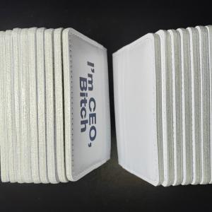 Картхолдеры с цветным принтом. Изделия из кожи. СКСтиль. ОПТ.
Картхолдеры выполнены их кожи хромового дубления. Лицевая сторона картхолдера с цветным принтом. Все края отшлифованы, прошиты. Картхолдер имеет 4 слота под карточки, с каждой стороны по 2 слота и центральное отделение под купюры.