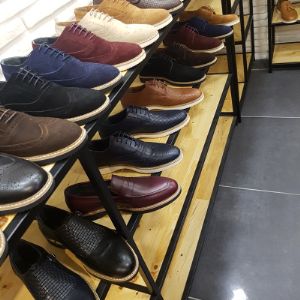 Производство мужской обуви .