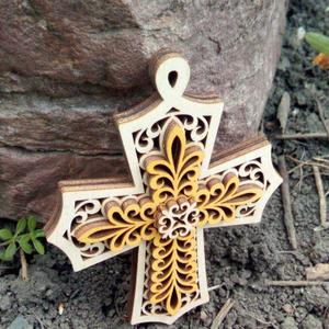 Крест авторский на присоске
Крест размер 9,8*7,1 см.