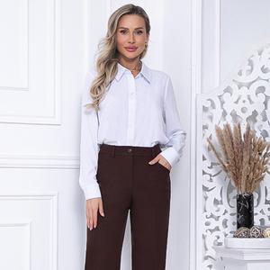 Брюки классические со стрелками от бренда Avili, выполнены из костюмной ткани со средней посадкой. Модель прямого силуэта,по переду с боковыми функциональными карманами. Пояс притачной застегивающийся на пуговицу, по спинке собран на резину для удобства в носке. Застежка в гульфике на молнию. По спинке имитация кармана с листочкой. Идеальный вариант для создания элегантного образа.