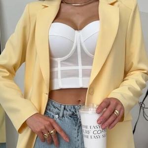 Ткань «Милана» (LUX) — воплощение утончённого стиля и безупречной посадки. Благородная плотность, шелковистая гладкость и идеально ровная поверхность придают изделиям дорогой, статусный вид. Ткань прекрасно держит форму, мягко подчёркивает силуэт и сохраняет аккуратность даже при активной носке.
«Милана» почти не мнётся, комфортна к телу и выглядит эффектно как в минималистичных, так и в дизайнерских моделях. Создана для жакетов, костюмов и платьев, которые должны выглядеть безупречно — сегодня, завтра и всегда.