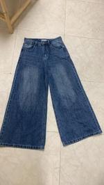 Женские джинсы китайского производителя из хлопка с содержанием 60–100%.