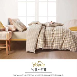 Стиранный хлопок — натуральная ткань для постельного белья из 100% хлопкового волокна. Проходит предварительную стирку на производстве, благодаря чему становится мягкой, матовой и приятной к телу уже с первого использования. Хорошо пропускает воздух, впитывает влагу, не электризуется и подходит для ежедневного сна в любое время года. Ткань устойчива к многократным стиркам, не дает сильной усадки и сохраняет форму и цвет. Оптимальный выбор для комфортного и долговечного постельного белья.