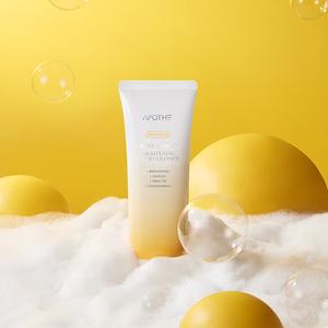 APOTHE Baku-Kaol Brightening Scrub Cleanser
Очищающий скраб для лица, который мягко отшелушивает ороговевшие клетки кожи с помощью мелких частиц перлита и обеспечивает глубокое очищение благодаря каолиновой глине.