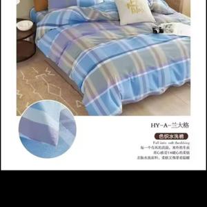 Стиранный хлопок — натуральная ткань для постельного белья из 100% хлопкового волокна. Проходит предварительную стирку на производстве, благодаря чему становится мягкой, матовой и приятной к телу уже с первого использования. Хорошо пропускает воздух, впитывает влагу, не электризуется и подходит для ежедневного сна в любое время года. Ткань устойчива к многократным стиркам, не дает сильной усадки и сохраняет форму и цвет. Оптимальный выбор для комфортного и долговечного постельного белья.