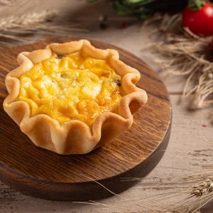 Корзиночка Жульен: сытный, нежный жульен (куриное филе, грибы, лук, сыр) в корзиночке из традиционного дрожжевого теста