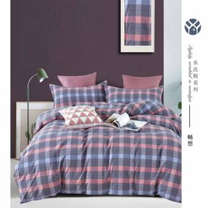 Стиранный хлопок — натуральная ткань для постельного белья из 100% хлопкового волокна. Проходит предварительную стирку на производстве, благодаря чему становится мягкой, матовой и приятной к телу уже с первого использования. Хорошо пропускает воздух, впитывает влагу, не электризуется и подходит для ежедневного сна в любое время года. Ткань устойчива к многократным стиркам, не дает сильной усадки и сохраняет форму и цвет. Оптимальный выбор для комфортного и долговечного постельного белья.