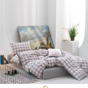 Стиранный хлопок — натуральная ткань для постельного белья из 100% хлопкового волокна. Проходит предварительную стирку на производстве, благодаря чему становится мягкой, матовой и приятной к телу уже с первого использования. Хорошо пропускает воздух, впитывает влагу, не электризуется и подходит для ежедневного сна в любое время года. Ткань устойчива к многократным стиркам, не дает сильной усадки и сохраняет форму и цвет. Оптимальный выбор для комфортного и долговечного постельного белья.