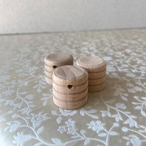 Крышка для стеклянного флакона автопарфюма цилиндрическая. Цена  от 4000шт - 6,5руб. Свыше 10000 в неделю - цена 5,5р