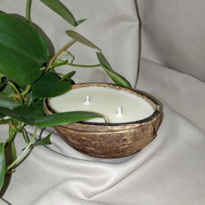 Ароматическая свеча в скорлупе кокоса, соевый воск