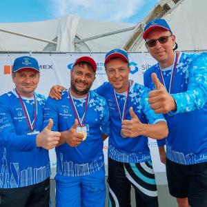 Мы производим футбольную форму в Новосибирске и доставляем по всей России
● Вы легко сможете выбрать футбольную форму по размеру и росту, подходящую именно Вам, по нашей уникальной таблице размеров
● Разрабатываем эксклюзивный дизайн для Вашей формы: будь то игровая форма или тренировочная
● Наши изделия выполнены из ткани, которая хорошо тянется, износостойкая, отлично выводит влагу