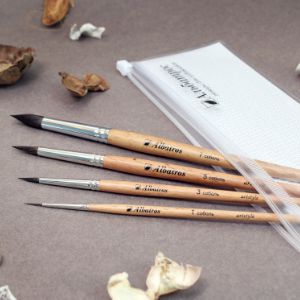 Набор художественных кистей в серии «Аврора» из соболя и белки на длинной ручке из бука