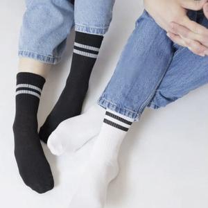 ПРОДАЕМ ТОЛЬКО ОПТОМ и ТОЛЬКО от 500 ПАР!
После закрытия магазина остался остаток носков.
БЕЛЫЕ ВЫСОКИЕ НАЙК (РОССИЯ и КИТАЙ), Цена за пару при минимальной партии 20 руб за пару.
Размеры:
38-41 есть 16000 пар
41-47 есть 15000 пар
БЕЛЫЕ ВЫСОКИЕ С ЧЕРНЫМИ ПОЛОСКАМИ (РОССИЯ), Цена за пару при минимальной партии 20 руб за пару.
Размеры:
38-41 есть 5500 пар
41-47 есть 5500 пар
ЧЕРНЫЕ ВЫСОКИЕ С БЕЛЫМИ ПОЛОСКАМИ (РОССИЯ), Цена за пару при минимальной партии 20 руб за пару.
Размеры:
38-41 есть 550 пар
41-47 есть 550 пар
Носки ВЫСОКИЕ С СЕРДЕЧКАМИ (КИТАЙ), Цена за пару при минимальной партии 17 руб за пару.
Размер:
35-41 есть 3000 пар
Носки СРЕДНЕЙ ВЫСОТЫ С СЕРДЕЧКАМИ (КИТАЙ), Цена за пару при минимальной партии 17 руб за пару.
Размер:
35-41 есть 3000 пар
Носки были связаны на фабрике в Новосибирске, качество хорошее, в составе много хлопка, высокие. Часть носков производство Китай.
Носки находятся в Новосибирске, при покупке всей партии разом отправка за наш счет в любой город России.
Минимальная оптовая партия от 500 пар.
При одновременной покупке всех остатков сделаем скидку и отдадим весь товар за 17 руб пара! Носки с сердечками отдадим за 15 руб пара.
На все носки есть фотоконтент для Вайлдберриз и ОЗОН-предоставим бесплатно.
При покупке минимальной партии отправим в любой город транспортной компанией ПЭК или деловые линии