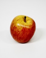 Яблоко искусственное красное 7,6 х 6,7 см