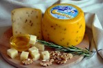 Сыр КУРШАВАЛЬСКИЕ СЫРЫ «КуршавАль» с пажитником, цилиндр до 1 кг